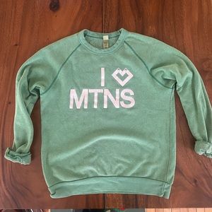 Green sweatshirt “I ❤️ Mtns” size small